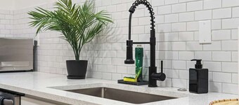 North Shore 3 Bedroom Home w/Back Yard