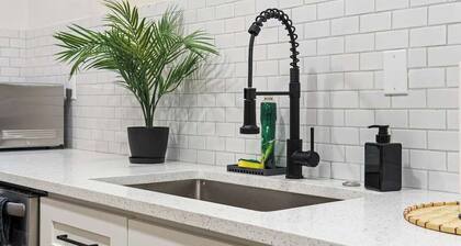 North Shore 3 Bedroom Home w/Back Yard