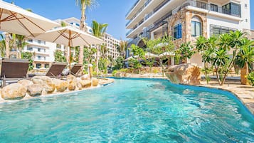 3 座室外游泳池