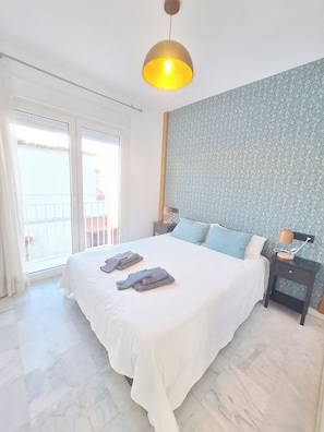 1 dormitorio, tabla de planchar con plancha, Internet y ropa de cama