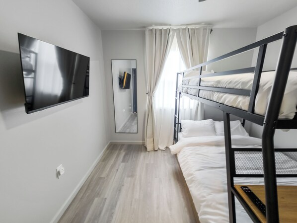 3 bedrooms, iron/ironing board, WiFi, bed sheets