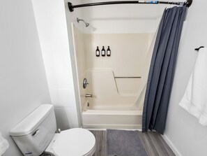 Towels, soap, shampoo, toilet paper