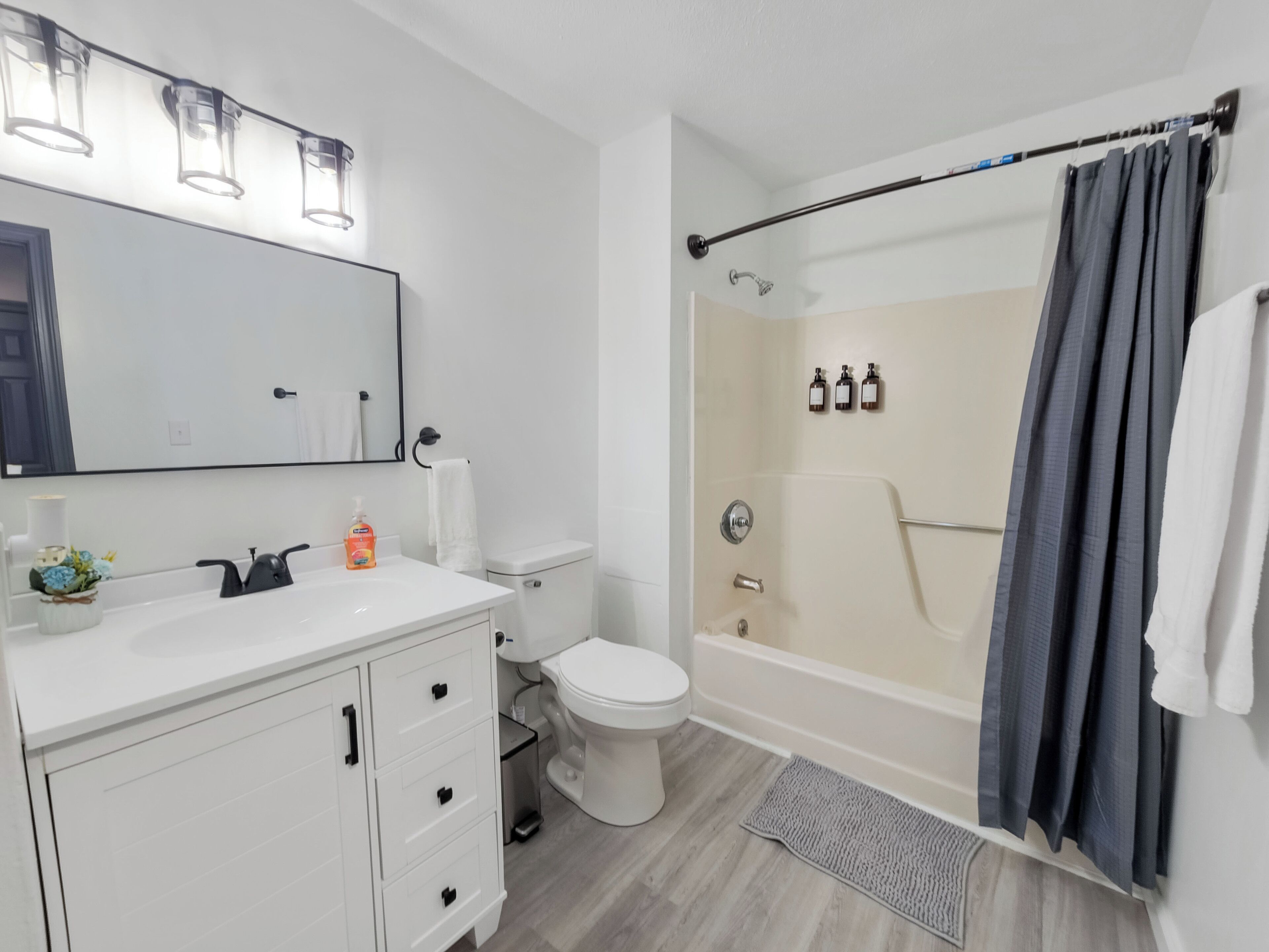 Towels, soap, shampoo, toilet paper