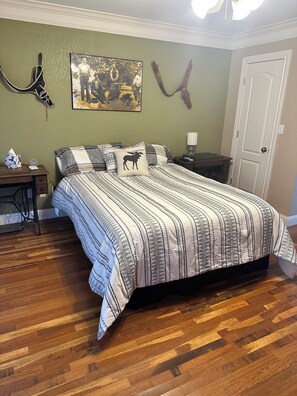 1 bedroom, WiFi, bed sheets - 1-bedroom guest suite private entrance and private bathroom. No shared space! (Canyon)