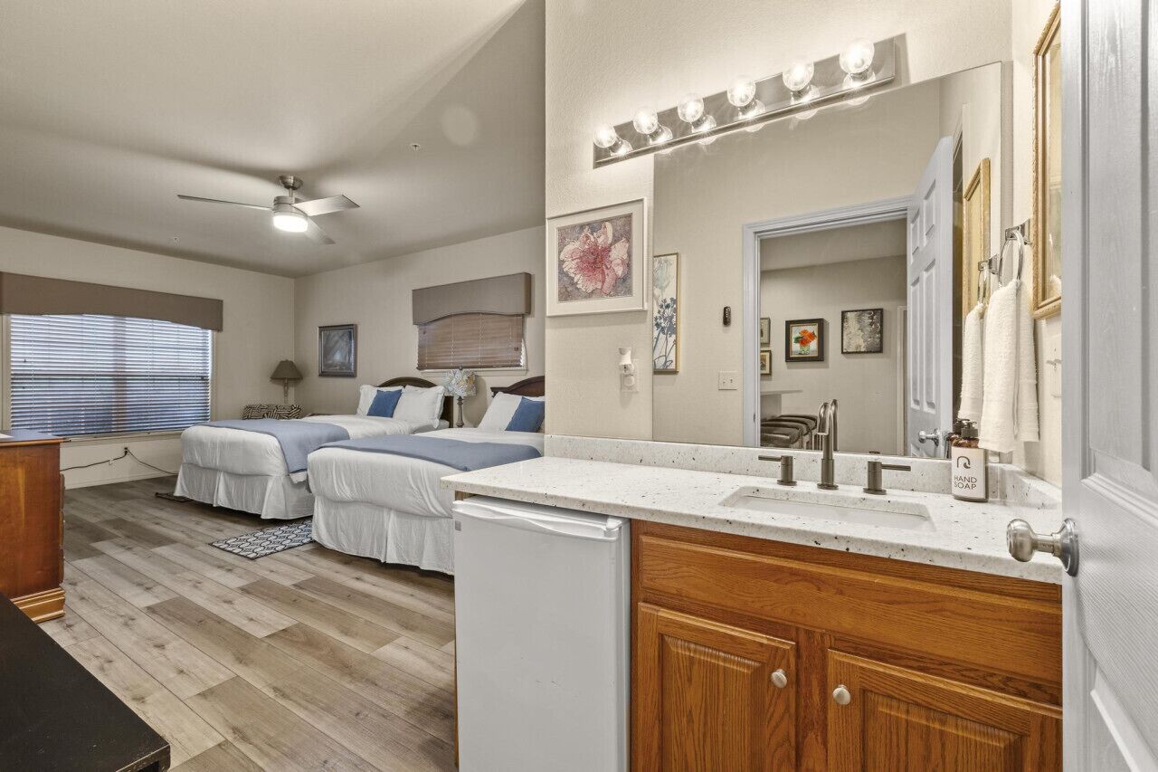 3 bedrooms, desk, iron/ironing board, travel crib