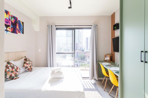 Studio | Espace de travail pour ordinateurs portables, rideaux d’obscurcissement