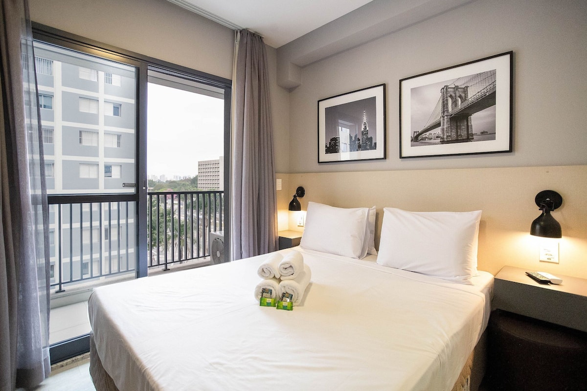 Laptop workspace, blackout curtains, iron/ironing board, free WiFi