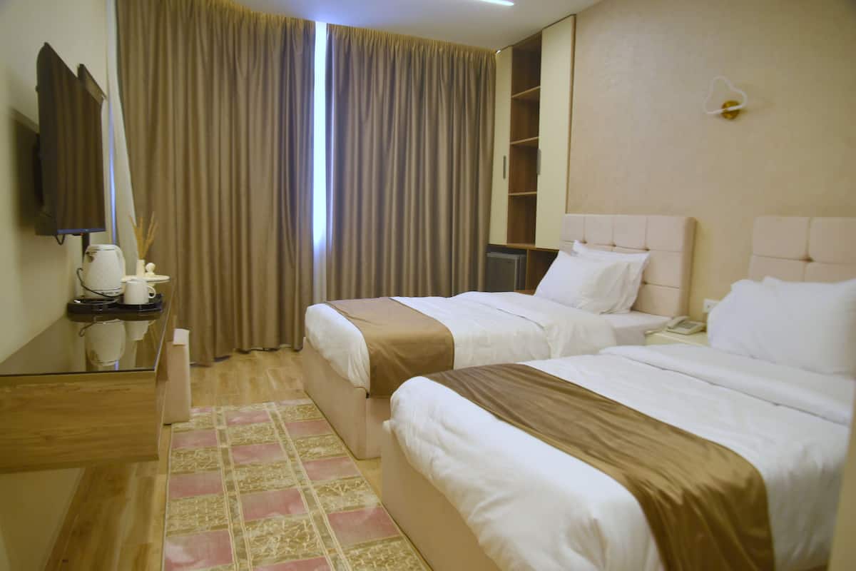 Camera Luxury con letto matrimoniale o 2 letti singoli, balcone, vista montagna | Tende oscuranti, insonorizzazione, ferro/asse da stiro, Wi-Fi gratuito