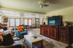 Smart TV, DVD player, books, music library - Cozy Oasis by Lake MI & Dunes with Hot Tub! (Harbert)