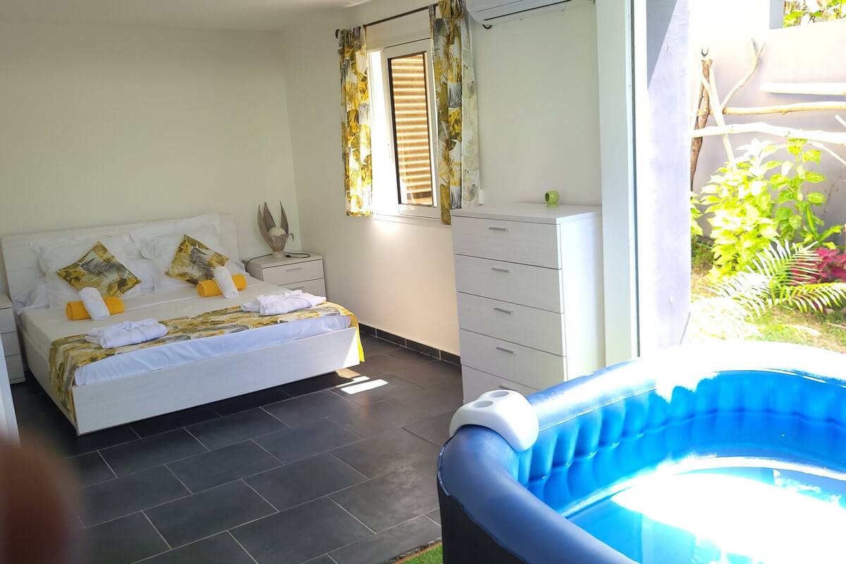 Comfort villa | Een kluis op de kamer, verduisterende gordijnen, gratis wifi