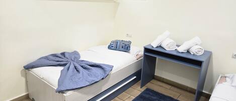 3 makuuhuonetta, silitysrauta/-lauta, Wi-Fi, vuodevaatteet