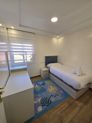 3 chambres, fer et planche à repasser, Wi-Fi, draps fournis