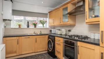 House | Private kitchen | Fridge, microwave, oven, stovetop