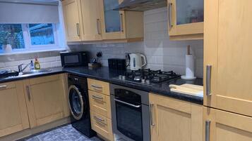 House | Private kitchen | Fridge, microwave, oven, stovetop