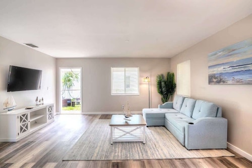 2 BR Coastal Home Near Beach!