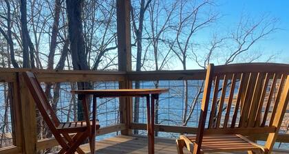 SMITH LAKE CABIN
