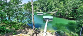 SMITH LAKE CABIN-Cave, Dock, 