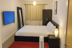 2 chambres, fer et planche à repasser, Wi-Fi, draps fournis