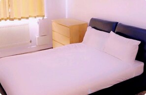 2 habitaciones, tabla de planchar con plancha, wifi y ropa de cama 