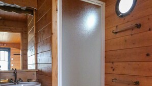 淋浴设施、肥皂、卫生纸