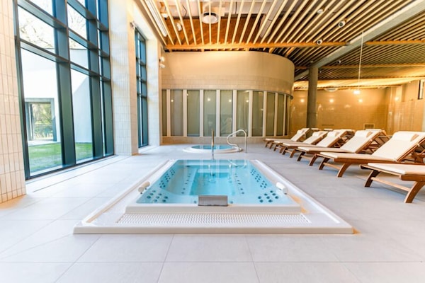 Indoor spa tub