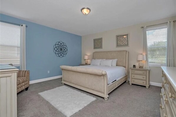 5 habitaciones, tabla de planchar con plancha, wifi y ropa de cama 