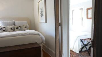 2 bedrooms, iron/ironing board, internet, bed sheets