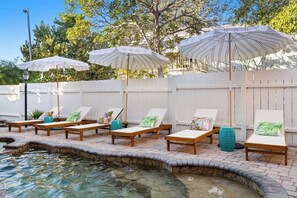 Een verwarmd zwembad