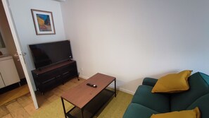 Living area - The Greenhouse Impressionists (Ivry-sur-Seine)