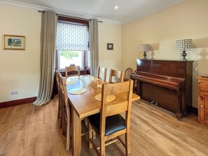 Dining - 4 bedroom accommodation in Glenluce, near Stranraer (Glenluce, near Stranraer)