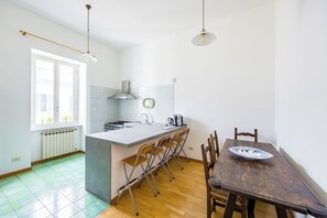 Kühlschrank, Ofen, Herdplatte, Geschirrspüler