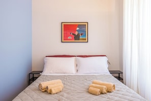 4 bedrooms, desk, iron/ironing board, travel crib - [Beachfront Apartment] Prestigious 200 square meters (Napoli)