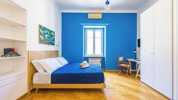 4 chambres, bureau, fer et planche Ă repasser, lit parapluie