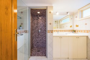 Shower, jetted tub, hair dryer, bidet