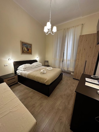 1 bedroom, free WiFi. Double Room with private bathroom in Terralba (Oristano) – Ginestra