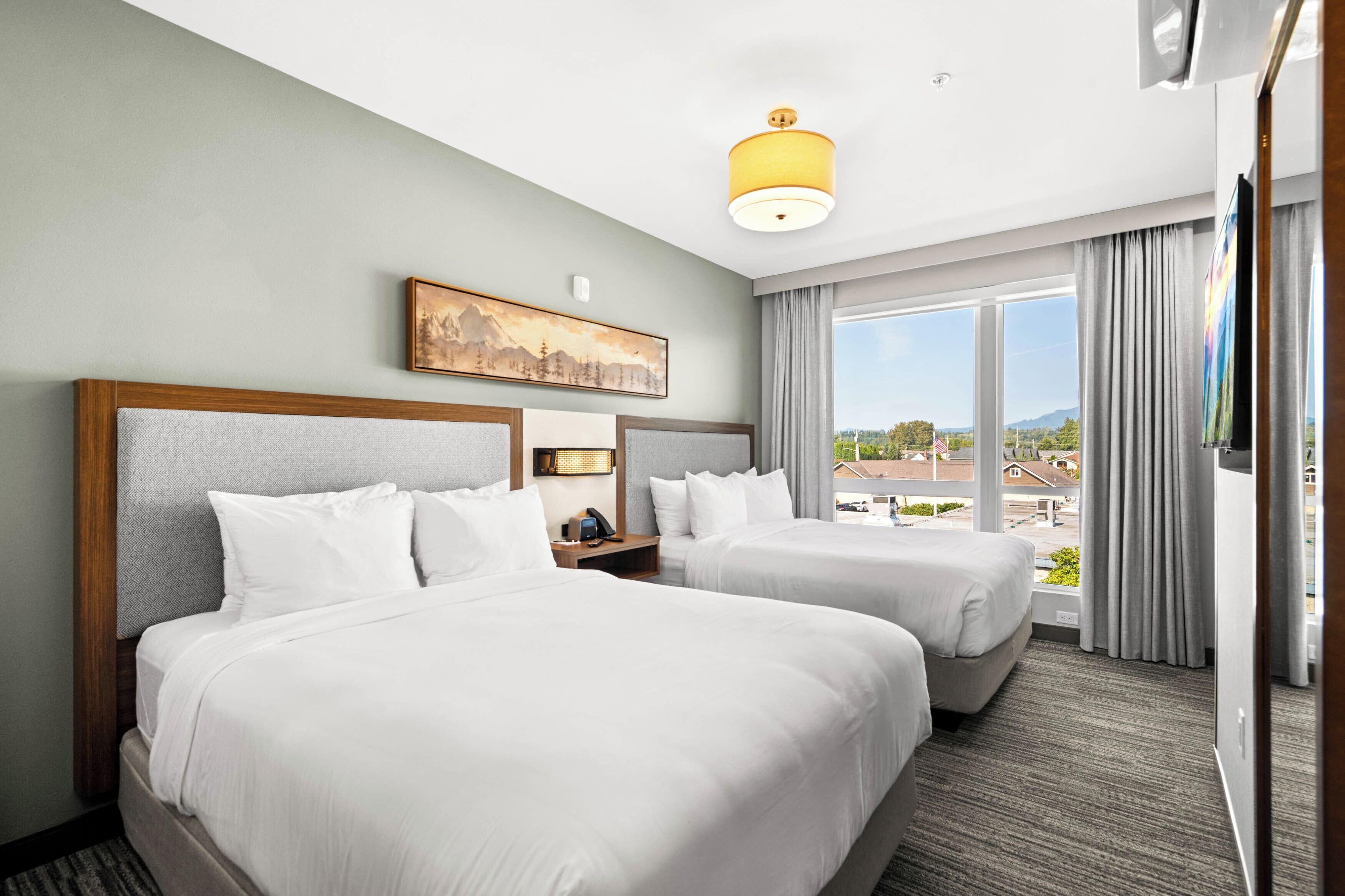 خزنة داخل الغرفة وستائر تعتيم ومكواة/لوح كي وواي فاي مجانًا