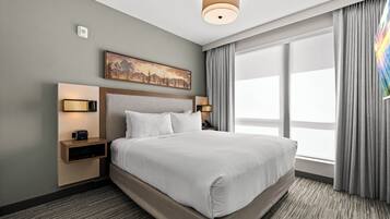 Deluxe Suite, 1 King Bed with Sofa bed, Kitchenette