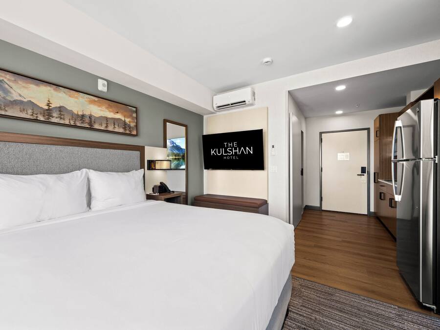 Classic-studio, 1 suuri parisänky, keittotila | Tallelokero huoneessa, pimennysverhot, silitysrauta/-lauta