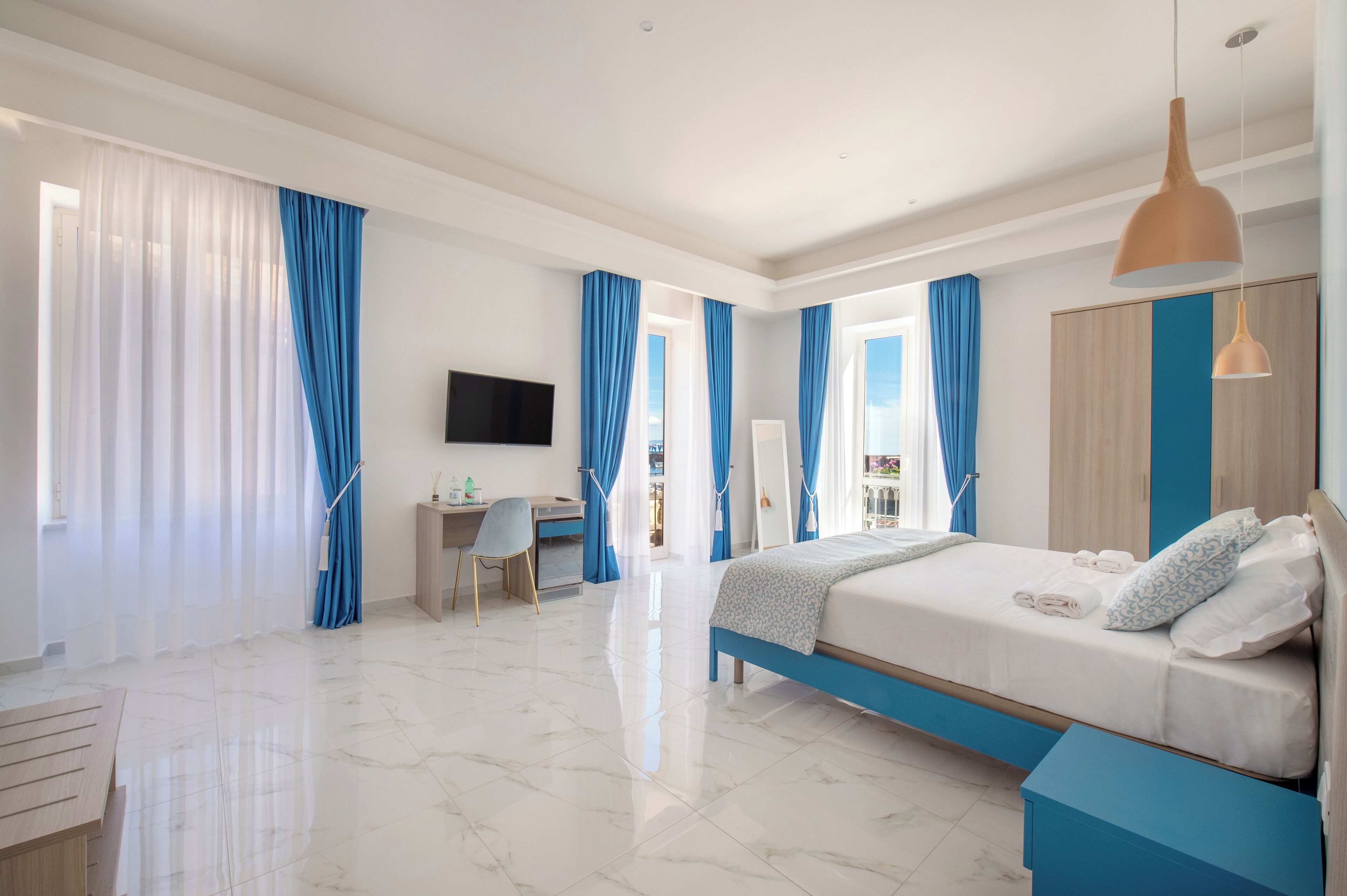 Suite Exclusive, balcone, vista mare | Minibar, una cassaforte in camera, postazione laptop, tende oscuranti