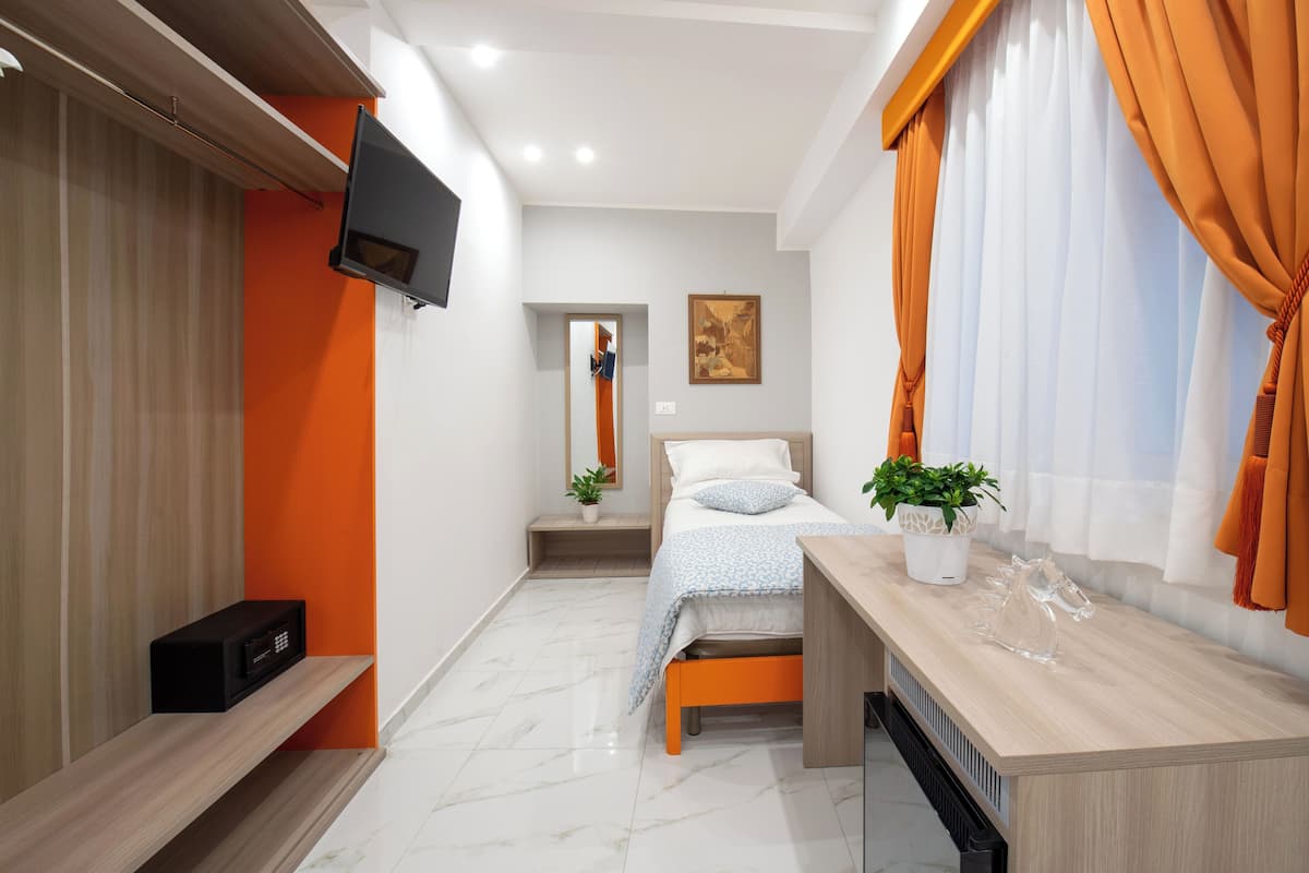 Habitación individual clásica | 1 habitación, minibar y caja de seguridad en la habitación