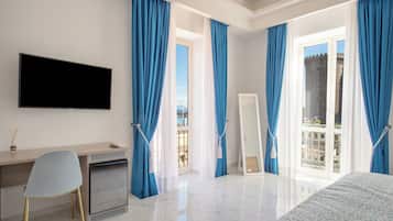 Suite Exclusive, balcone, vista mare | Minibar, una cassaforte in camera, postazione laptop, tende oscuranti