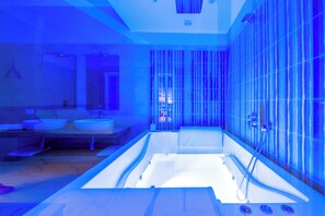 Exclusive Suite, Balcony, Sea View | Private spa tub - MAIN - Municipio (Naples)