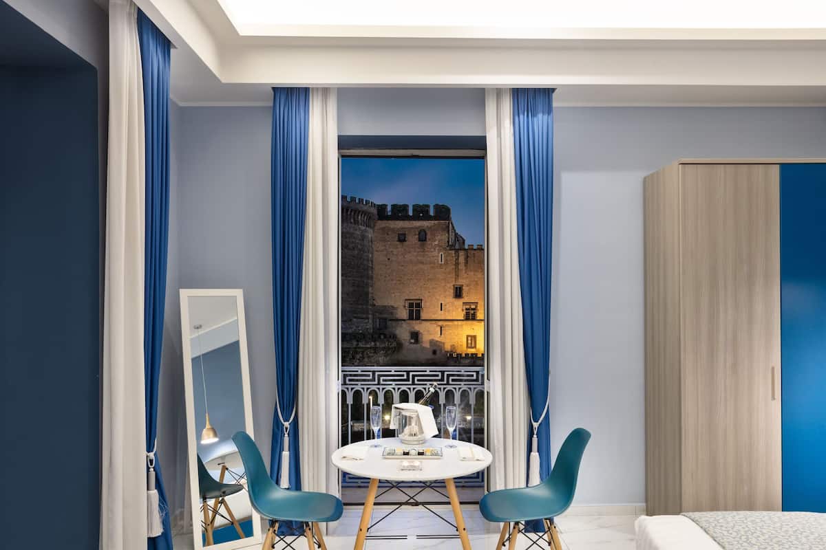 Suite exclusiva, balcón, vista al mar | 1 habitación, minibar y caja de seguridad en la habitación