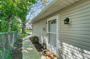 Exterior detail - Charming 3-bedroom house near Miami University & Spooky Nook in Hamilton (Hamilton)