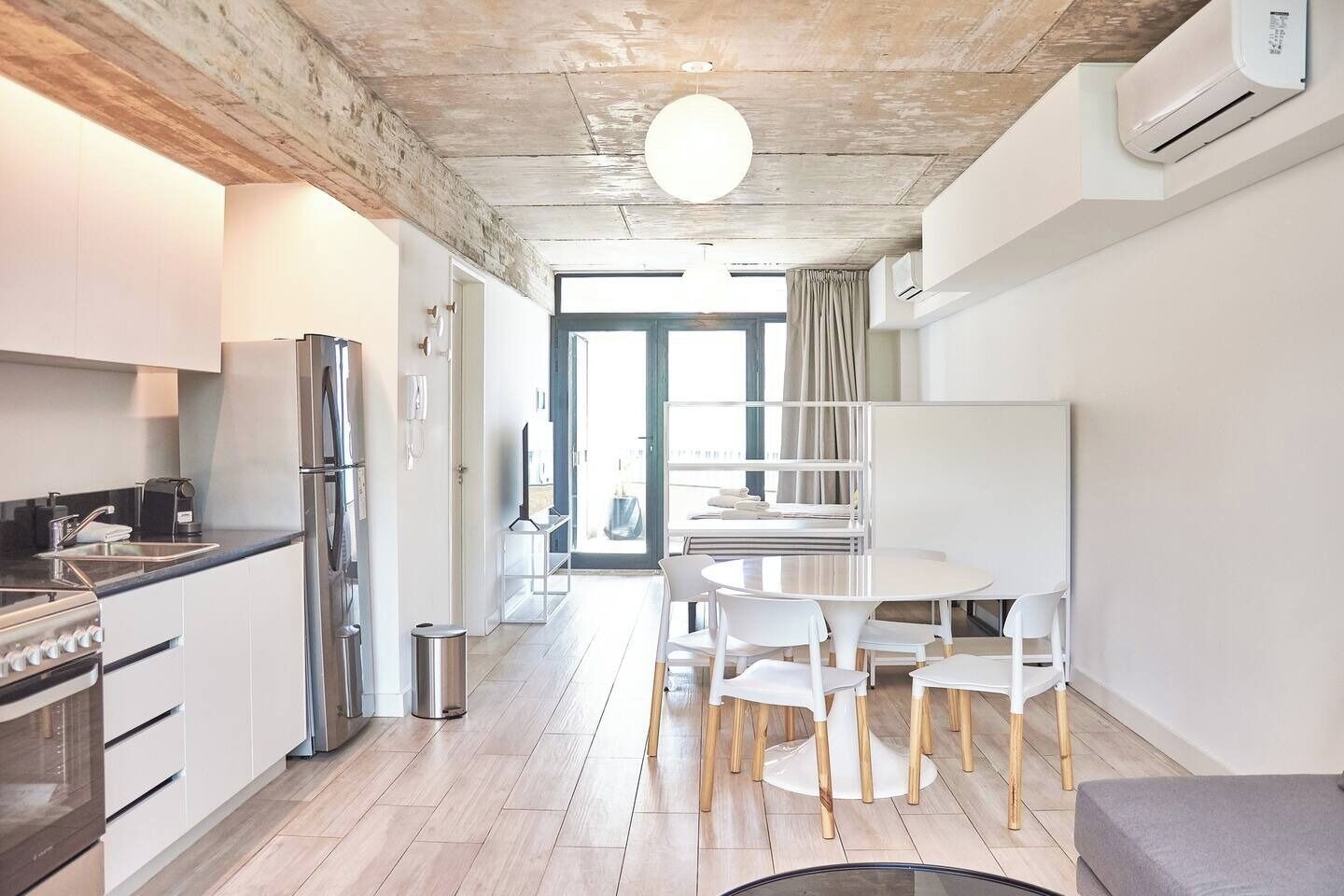 Mikrovågsugn, ugn, kaffe- och tebryggare och brödrost