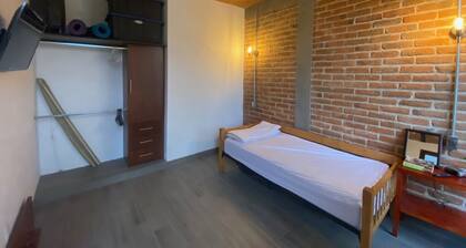 Casa familiar segura y muy bien ubicada.