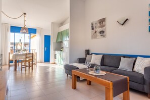 TV - Family apartment Molí del Mar (L'Escala)
