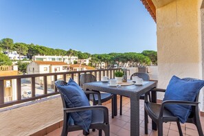 Outdoor dining - Family apartment Molí del Mar (L'Escala)