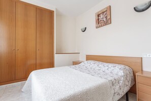 3 bedrooms, iron/ironing board, wheelchair access