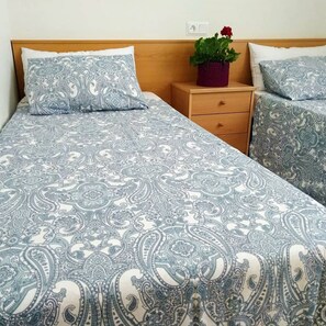 3 habitaciones, tabla de planchar con plancha y wifi gratis 